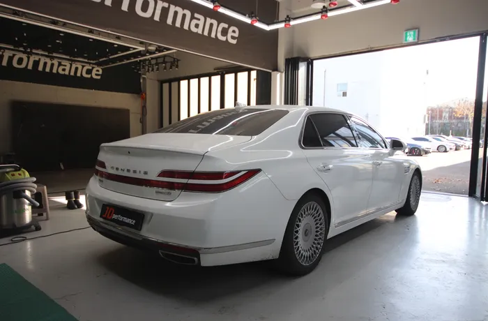 Genesis G90のカーラッピング事例|費用目安・仕上がり 施工写真 3-1