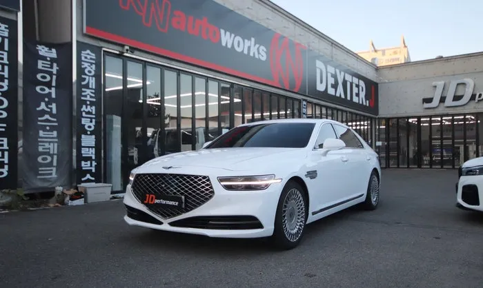 Genesis G90のカーラッピング事例|費用目安・仕上がり 施工写真 3-2