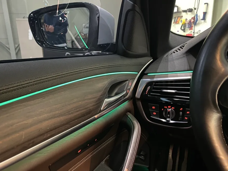 BMW 5 Series G30 ambient lighting - BMW 5 Series G30 Ambient Lighting Review — Enhanced Interior LEDs photo 3