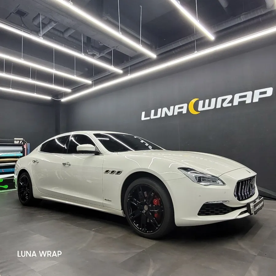 Maserati Quattroporteのカーラッピング事例 施工写真 2-1