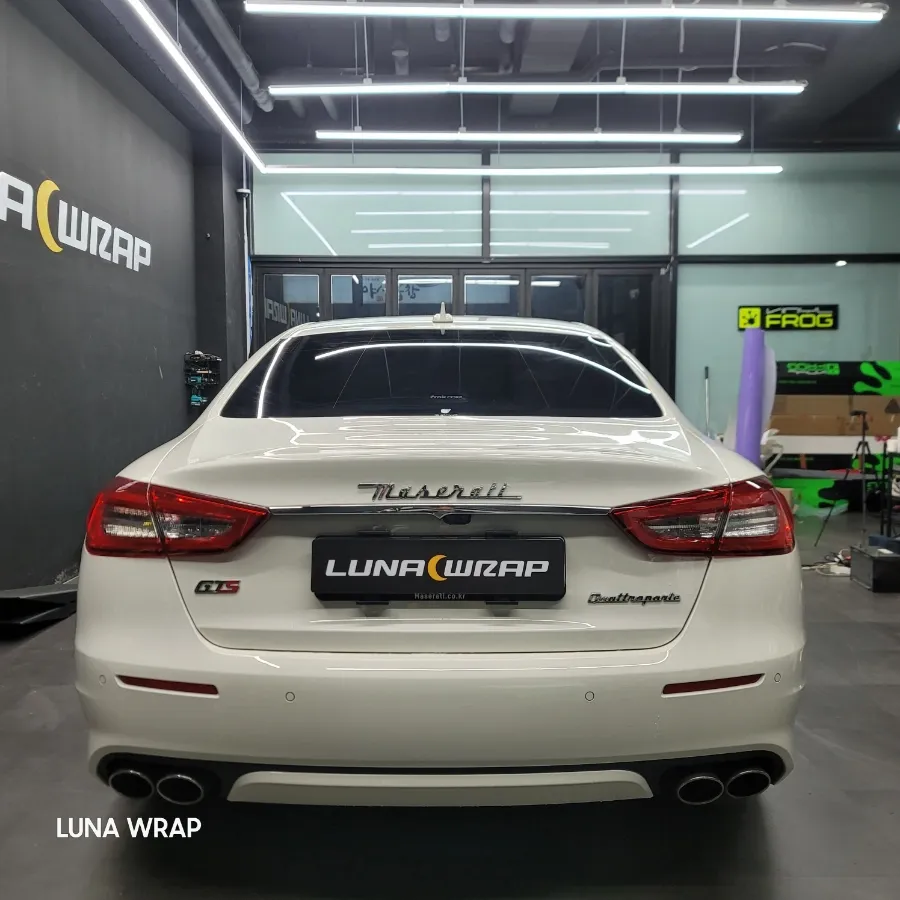 Maserati Quattroporteのカーラッピング事例 施工写真 4-1
