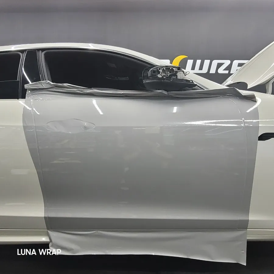 Maserati Quattroporteのカーラッピング事例 施工写真 2-2