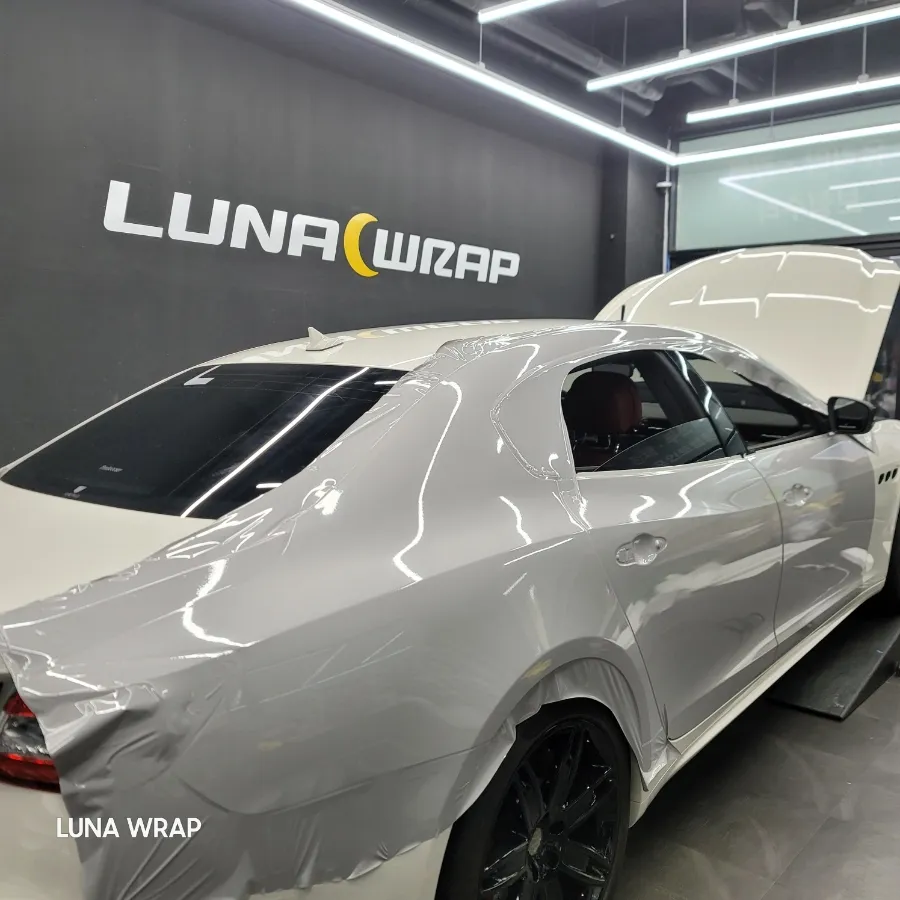 Maserati Quattroporteのカーラッピング事例 施工写真 3-2
