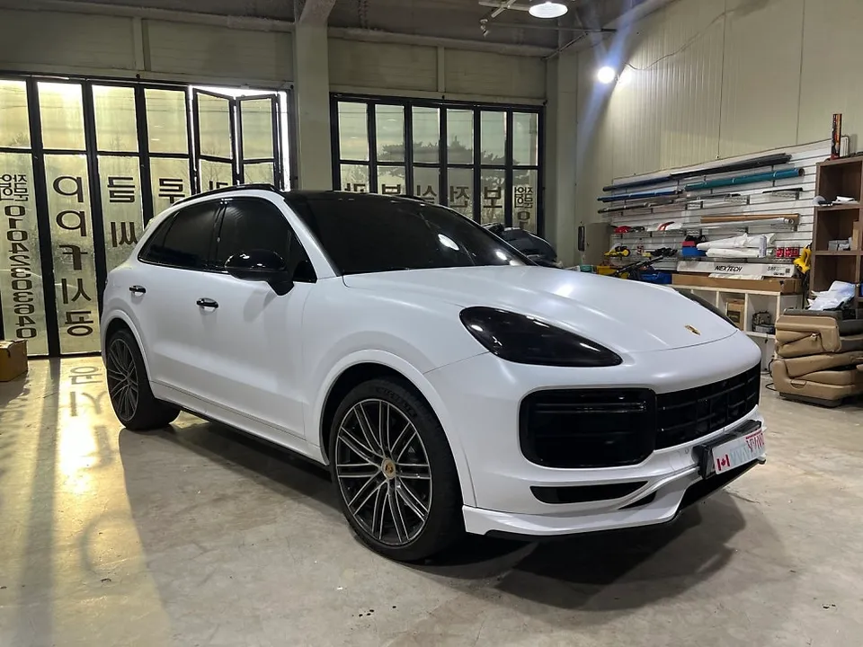 Porsche Cayenne vinyl wrap - Porsche Cayenne Vinyl Wrap Review: Satin White Color Change photo 5