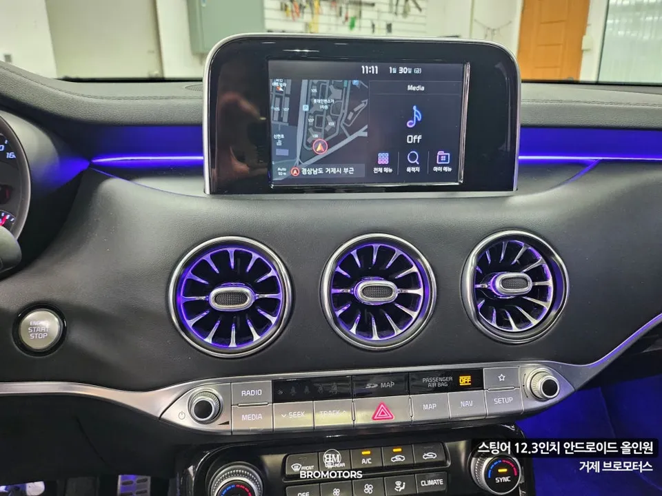 Kia StingerのAndroid Auto・CarPlay取付事例 施工写真 4-1