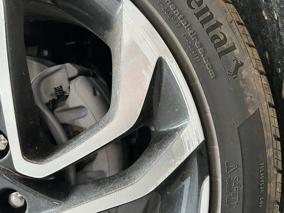 Chevrolet Trailblazerのホイールリペア・塗装事例 施工写真 3-2