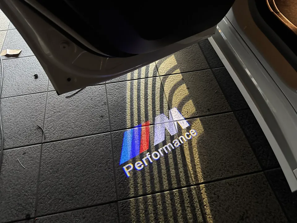 BMW X4 G02 ambient lighting - BMW X4 Ambient Lighting Upgrade: Crystal Console & Logo Lights photo 3