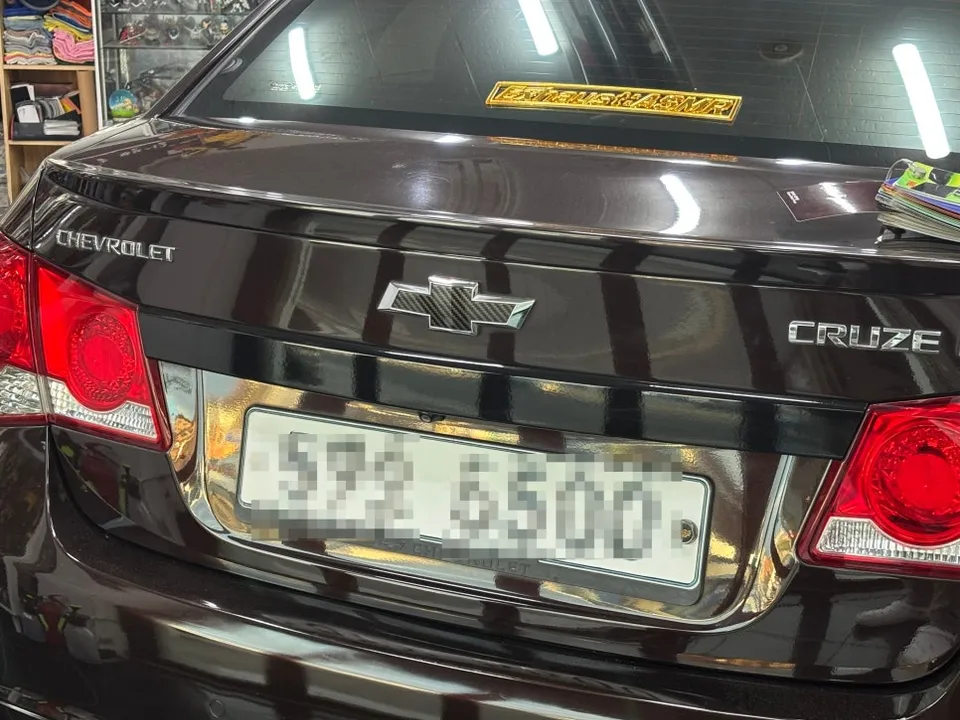 Chevrolet Cruzeのカーラッピング事例:費用目安と仕上がり 施工写真 1-3