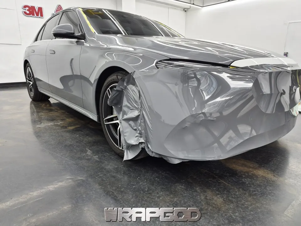 メルセデス・ベンツ Eクラス W214 カーラッピング事例｜費用目安・仕上がり 施工写真 1-3