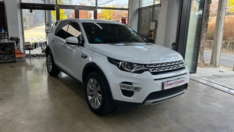 Land Rover Discovery Sport vinyl wrap - Land Rover Discovery Sport Vinyl Wrap Review: Two-Tone Style photo 3