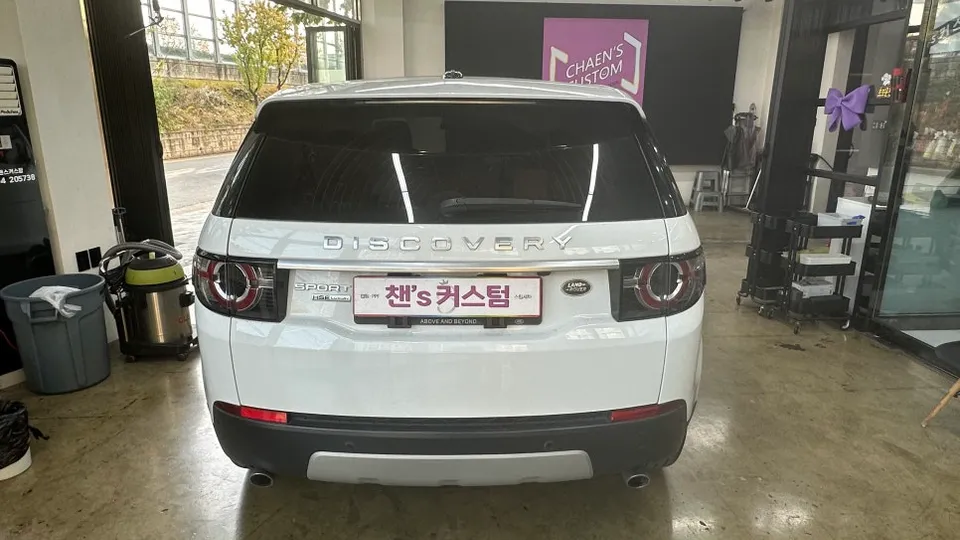 Land Rover Discovery Sport vinyl wrap - Land Rover Discovery Sport Vinyl Wrap Review: Two-Tone Style photo 4
