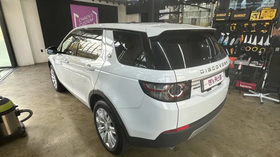 Land Rover Discovery Sport vinyl wrap - Land Rover Discovery Sport Vinyl Wrap Review: Two-Tone Style photo 5