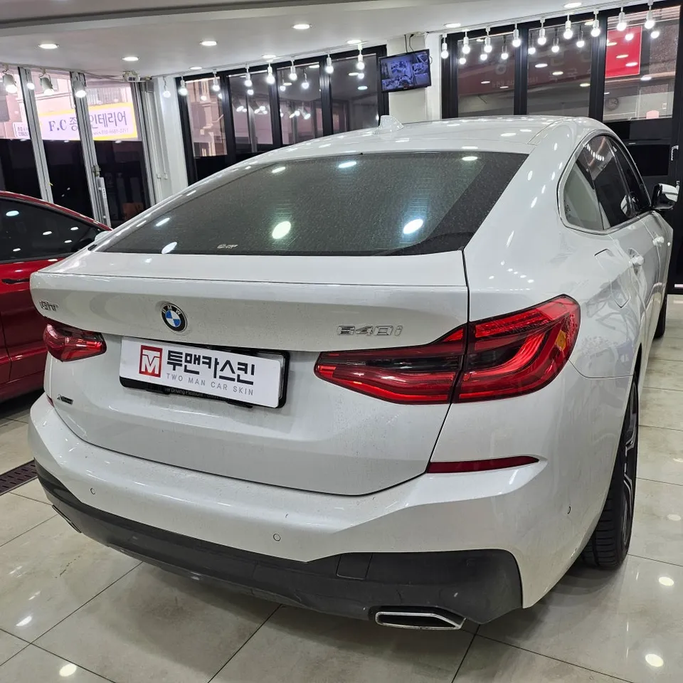 BMW 6 Series GT ルーフラッピング事例|費用目安・仕上がり 施工写真 1-2