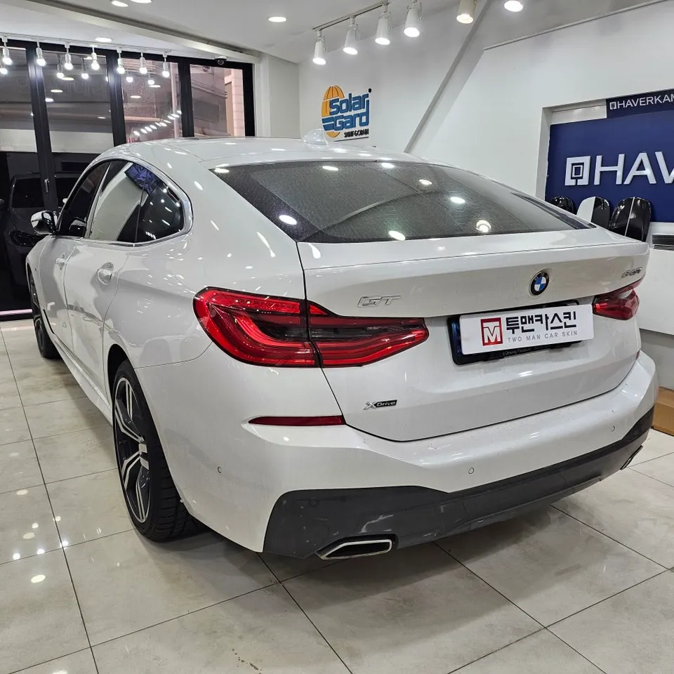 BMW 6 Series GT ルーフラッピング事例|費用目安・仕上がり 施工写真 2-2