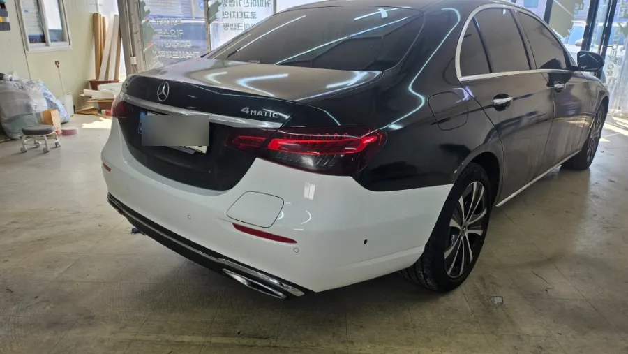 Mercedes-Benz Eクラス W213 カーラッピング事例｜費用目安・仕上がり 施工写真 1-2