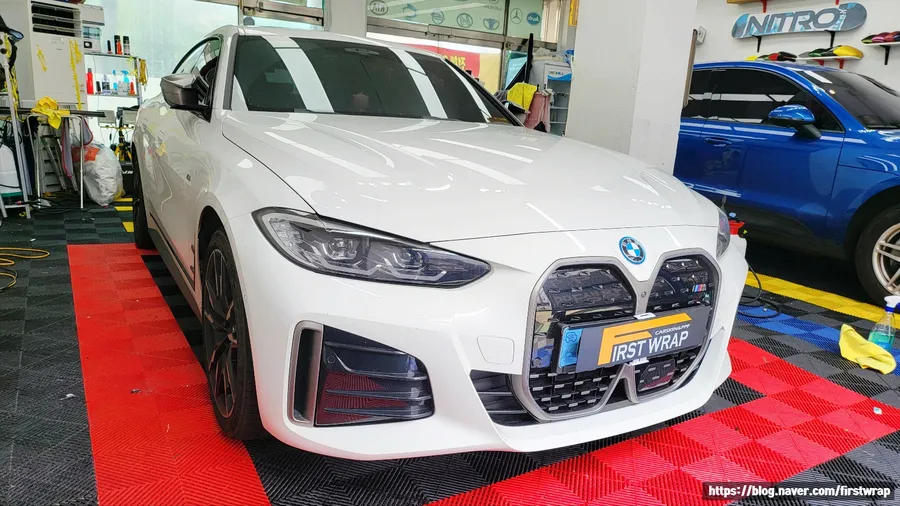 BMW i4 カーラッピング事例｜GTシルバー高光沢 施工写真 2-2