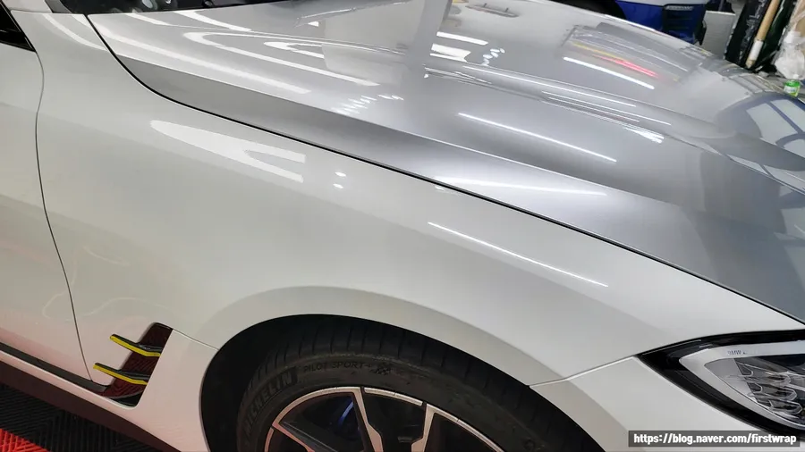 BMW i4 カーラッピング事例｜GTシルバー高光沢 施工写真 3-3