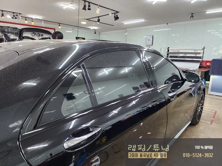メルセデス・ベンツ Sクラス W222のカーラッピング事例 施工写真 2-3