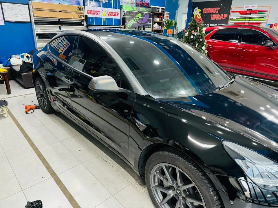 Tesla Model 3のカーラッピング事例｜費用目安・仕上がり 施工写真 2-3