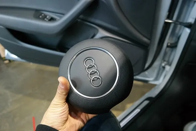 Audi A6 steering wheel - Audi A6 Steering Wheel Customization Review — Enhanced Driving Ex photo 3
