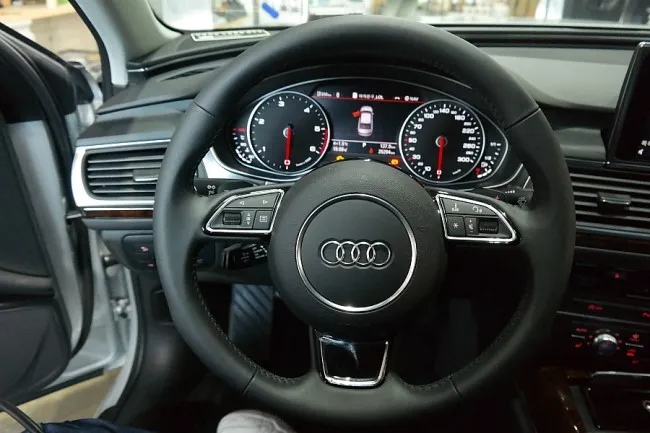 Audi A6 steering wheel - Audi A6 Steering Wheel Customization Review — Enhanced Driving Ex photo 5