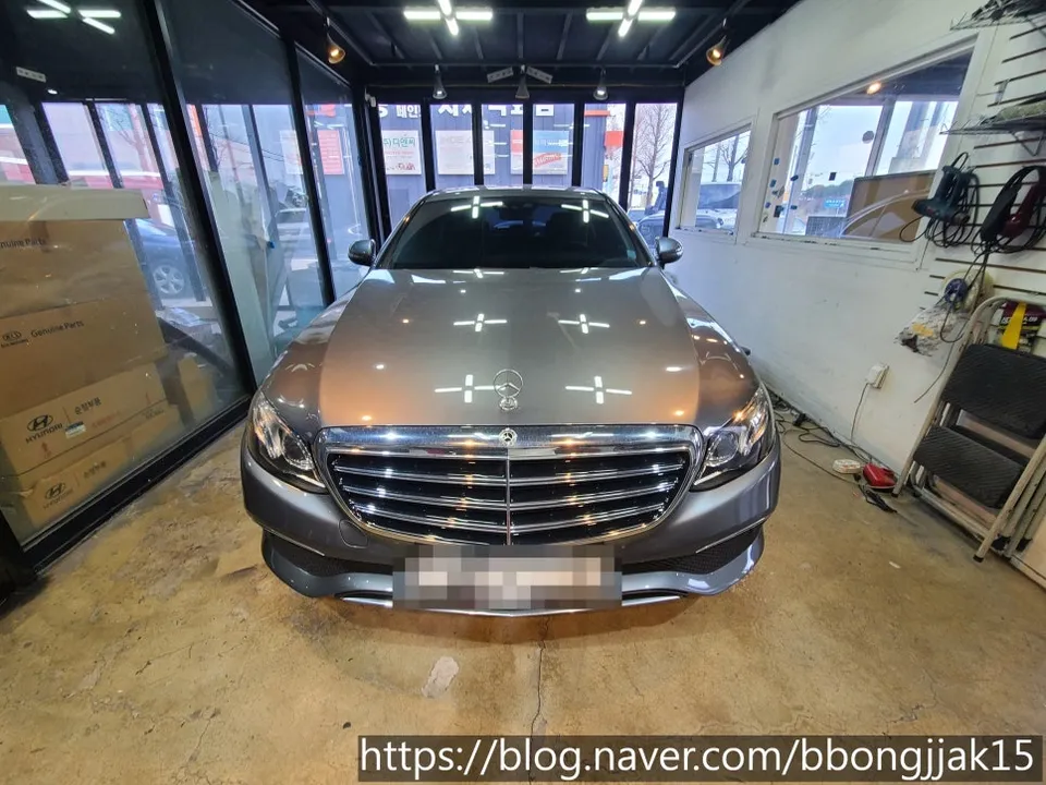 Mercedes-Benz E-Class ambient lighting installation result