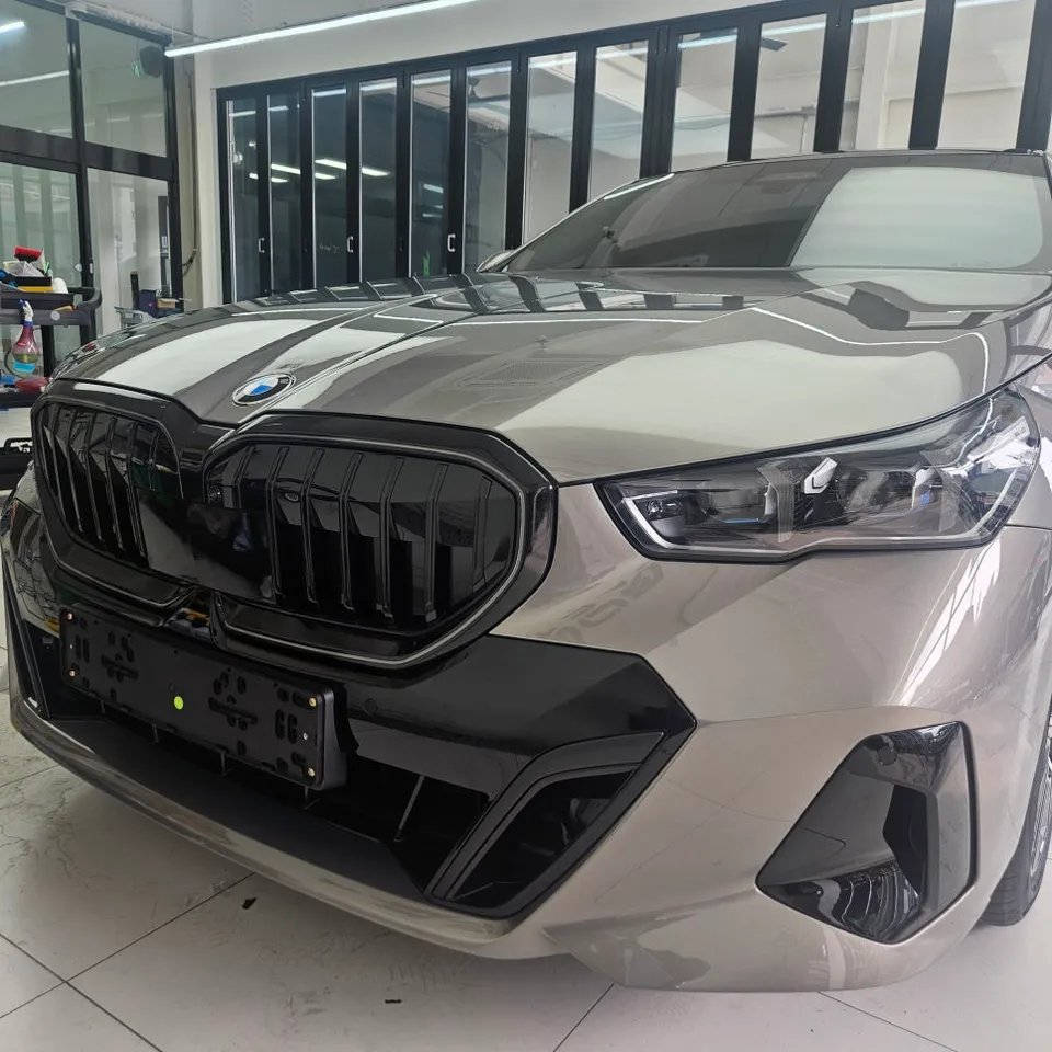 BMW 5 Series G60のカーラッピング事例 施工写真 3-2