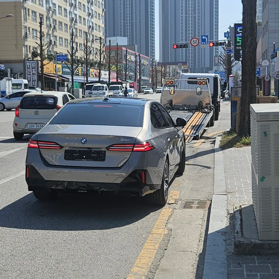 BMW 5 Series G60のカーラッピング事例 施工写真 4-2