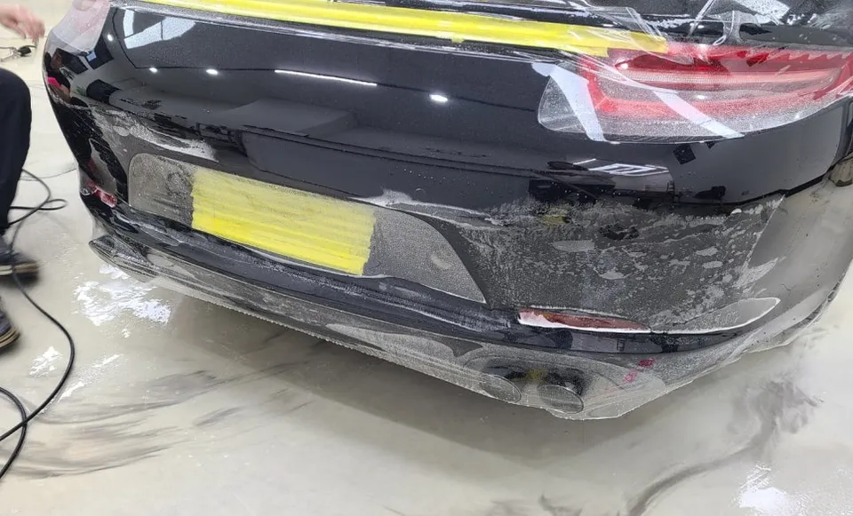 ポルシェ911 PPF施工事例｜デカール保護とカスタム 施工写真 3-2
