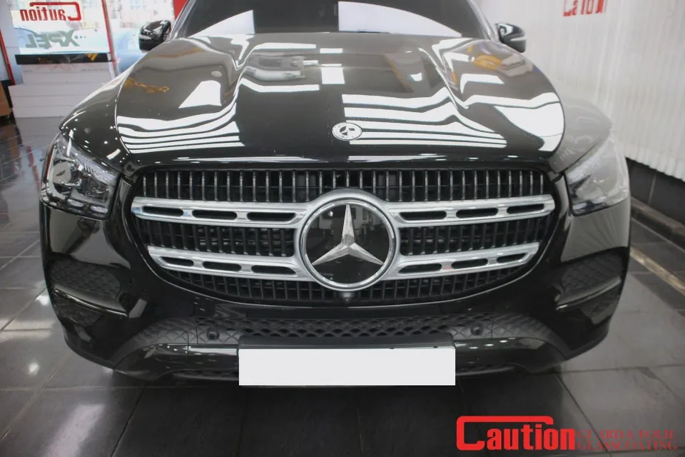 Mercedes-Benz GLEのグリルラッピング事例|費用目安・変化 施工写真 3-1