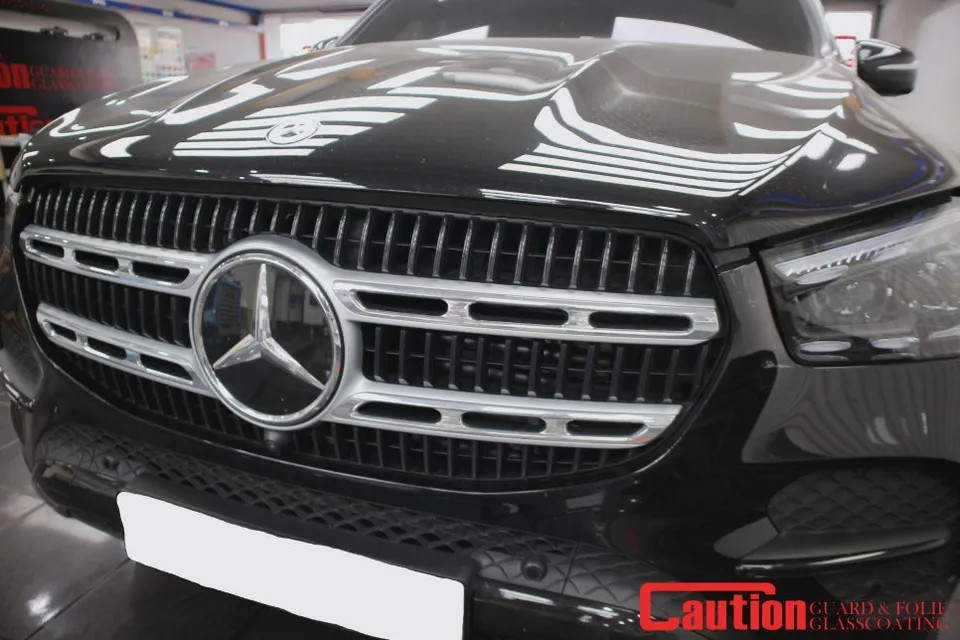 Mercedes-Benz GLEのグリルラッピング事例|費用目安・変化 施工写真 4-1
