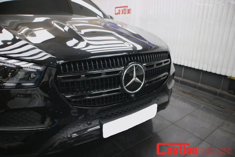 Mercedes-Benz GLEのグリルラッピング事例|費用目安・変化 施工写真 1-3