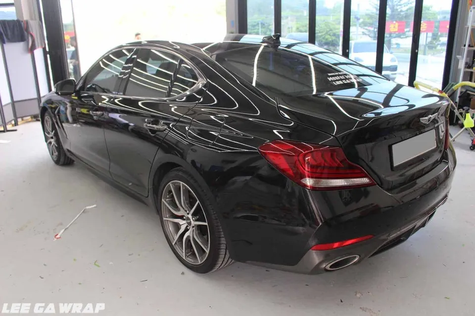 Genesis G70のカーラッピング事例:クローム除去とライトトーンダウン 施工写真 2-2