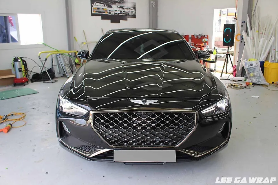 Genesis G70のカーラッピング事例:クローム除去とライトトーンダウン 施工写真 1-3