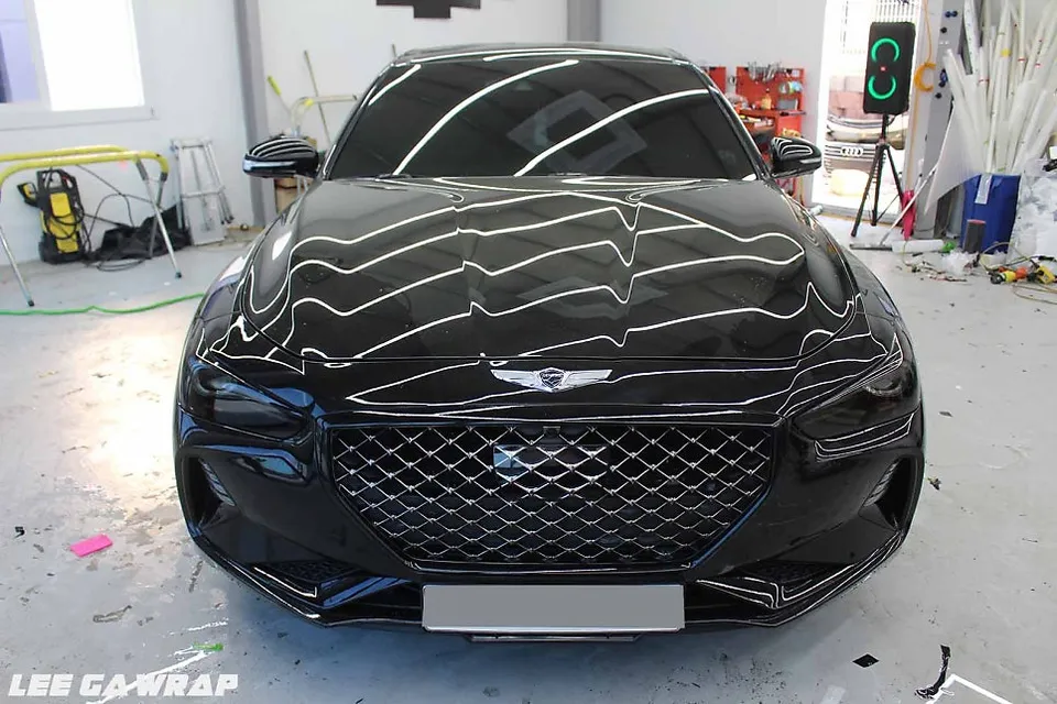 Genesis G70のカーラッピング事例:クローム除去とライトトーンダウン 施工写真 2-3