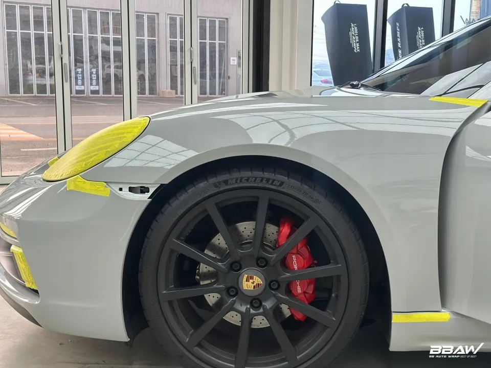 ポルシェ 718 Boxsterのカーラッピング事例|費用目安・仕上がり 施工写真 2-1