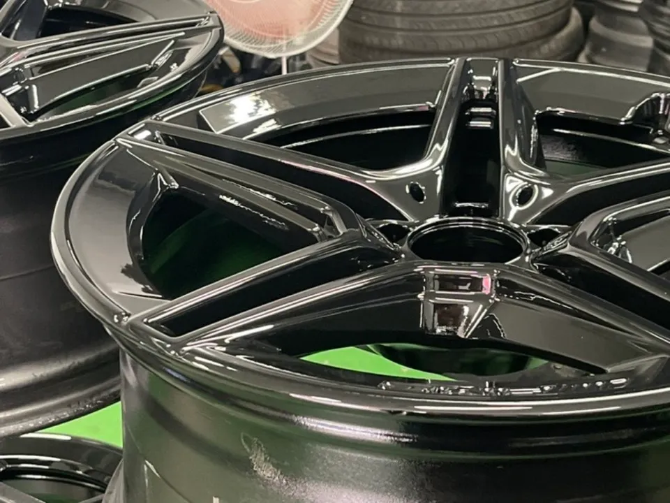 Mercedes-Benz CLS W219 wheel repair - Mercedes-Benz CLS W219 Wheel Refinishing Review — Gloss Black Powder Coat photo 6