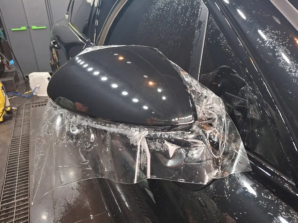 Porsche CayenneのPPF施工事例|傷から守るプロテクションフィルム 施工写真 3-2