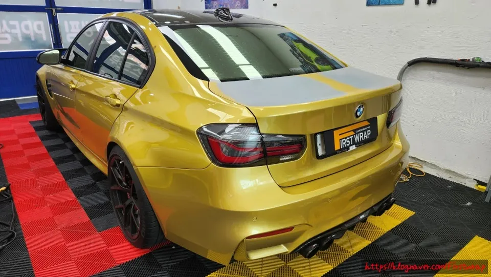BMW 3 Seriesのカーラッピング事例|ケビンブルーの仕上がり 施工写真 4-1