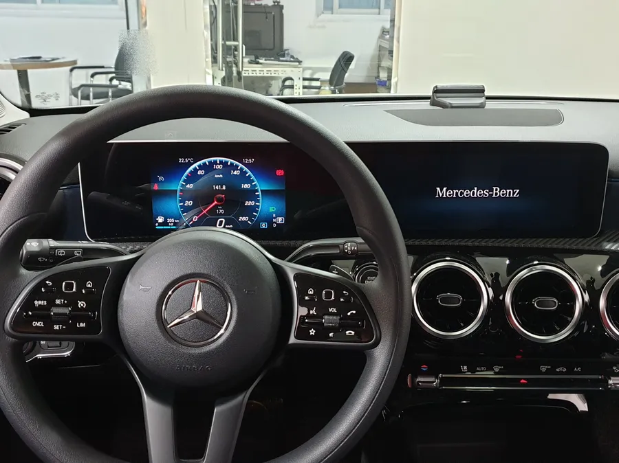 Mercedes-Benz A-Class dash cam - Mercedes-Benz A-Class Dash Cam Installation Review photo 3