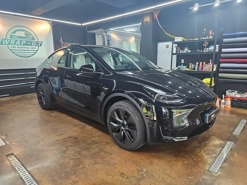 Tesla Model Yのカーフィルム施工事例|費用目安・仕上がり 施工写真 1-2