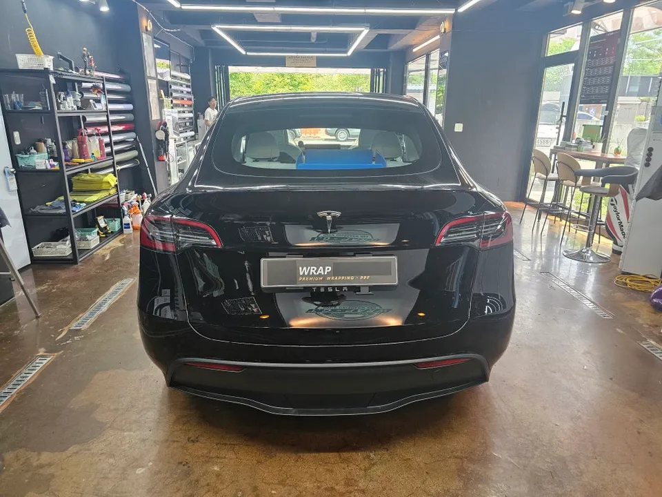 Tesla Model Yのカーフィルム施工事例|費用目安・仕上がり 施工写真 2-2