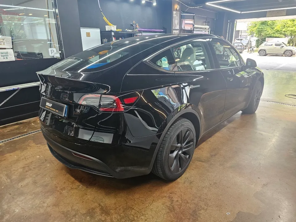 Tesla Model Yのカーフィルム施工事例|費用目安・仕上がり 施工写真 3-2