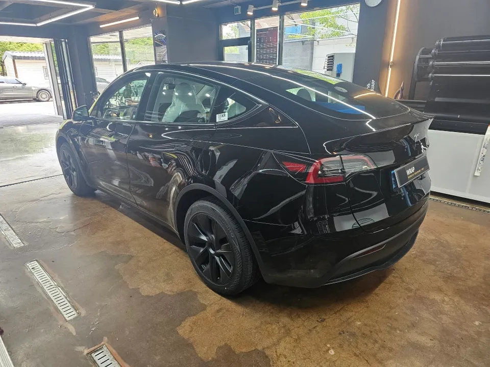 Tesla Model Yのカーフィルム施工事例|費用目安・仕上がり 施工写真 1-3