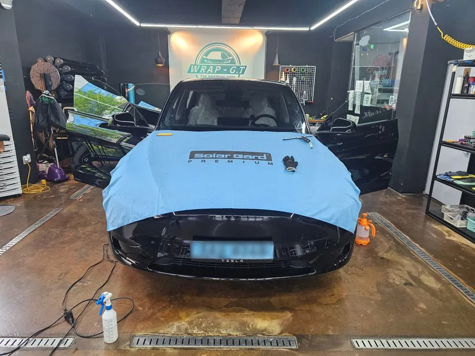 Tesla Model Yのカーフィルム施工事例|費用目安・仕上がり 施工写真 2-3