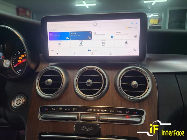 Mercedes-Benz C-Class W205のAndroid Auto・CarPlay取付事例 施工写真 3-2