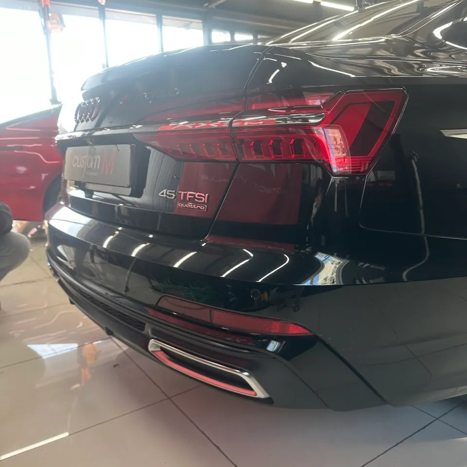 Audi A6のカーラッピング事例｜クロームメッキの印象変更 施工写真 2-3