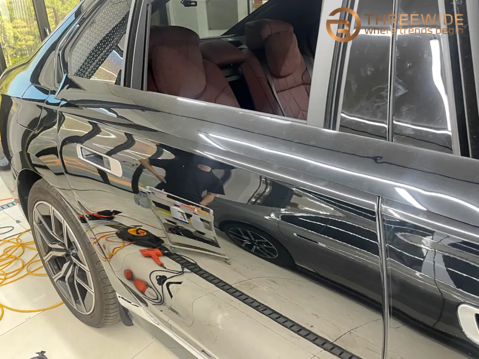 BMW i7のカーラッピング事例｜クローム除去で高級感アップ 施工写真 1-3