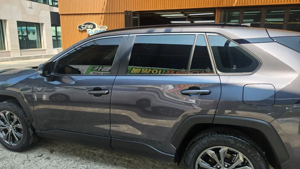 Toyota RAV4 window tinting - Toyota RAV4 Window Tinting Review: Vega Film for Heat Rejection photo 5