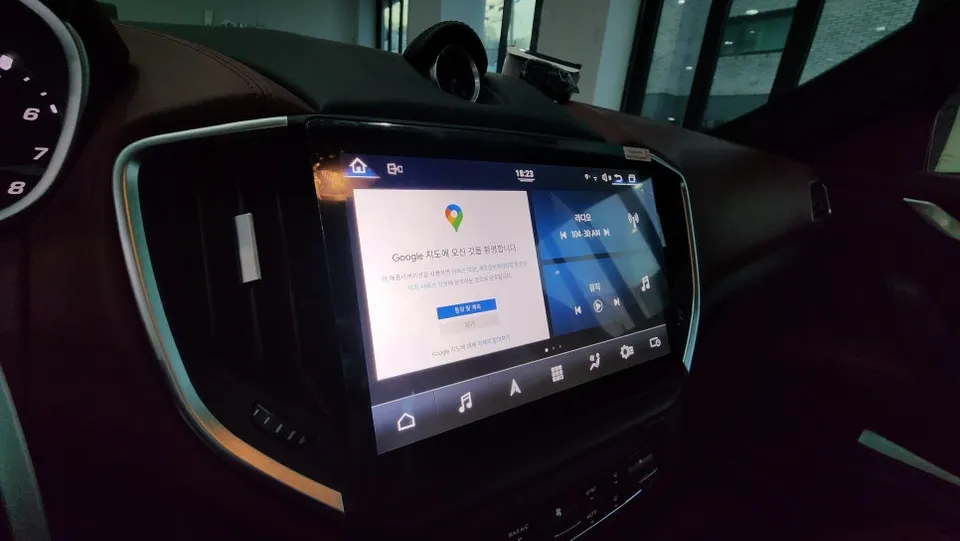 Maserati GhibliのAndroid Auto・CarPlay取付事例 施工写真 3-2